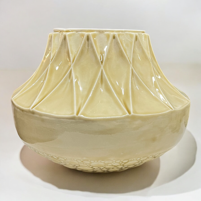 Amber vase 0005